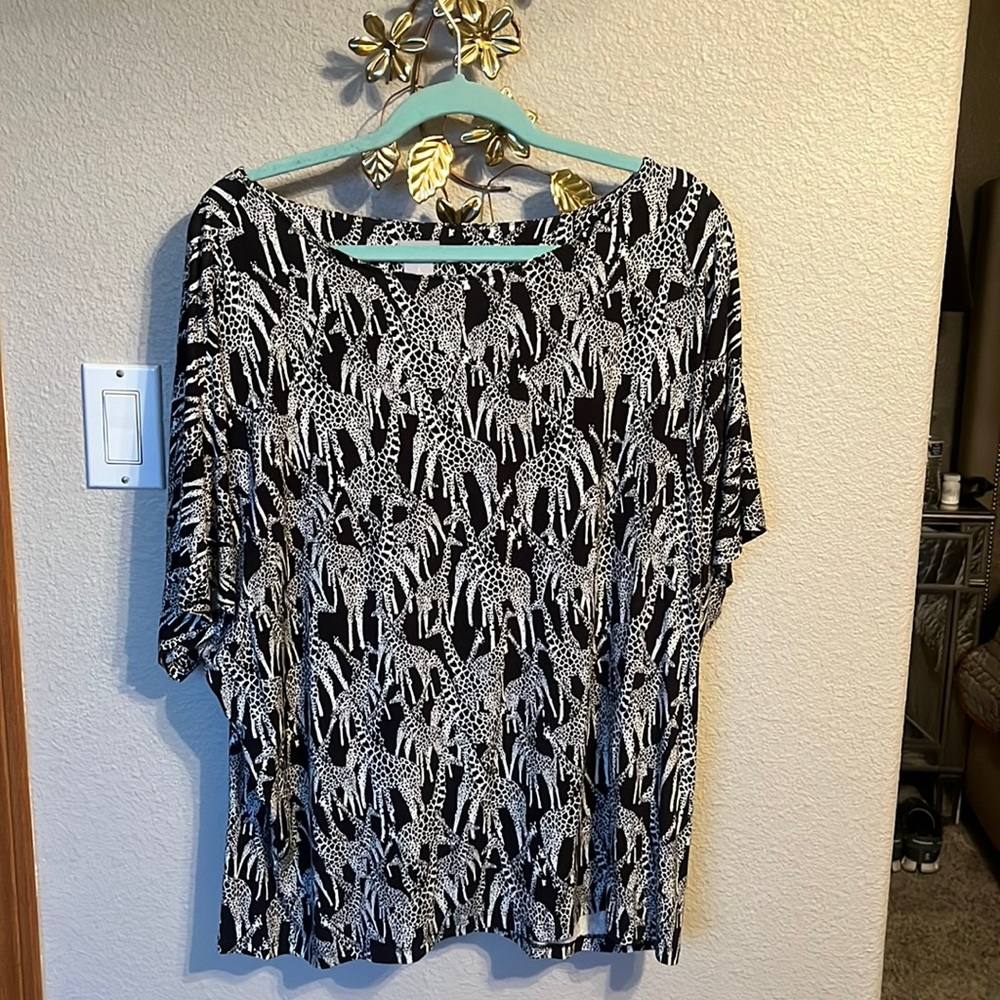 Chico’s size 3 top used/great condition